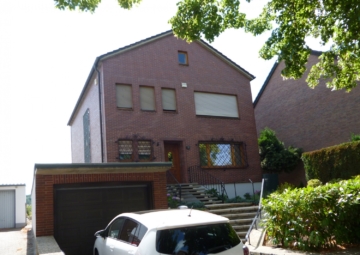 Massives, freistehendes Einfamilienhaus mit Garage und großzügigem Grundstück, 52249 Eschweiler, Einfamilienhaus