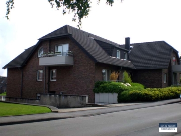 Gut aufgeteilte Souterrain-Wohnung im gepflegten Mehrfamilienhaus mit Garage, 52249 Eschweiler, Souterrainwohnung